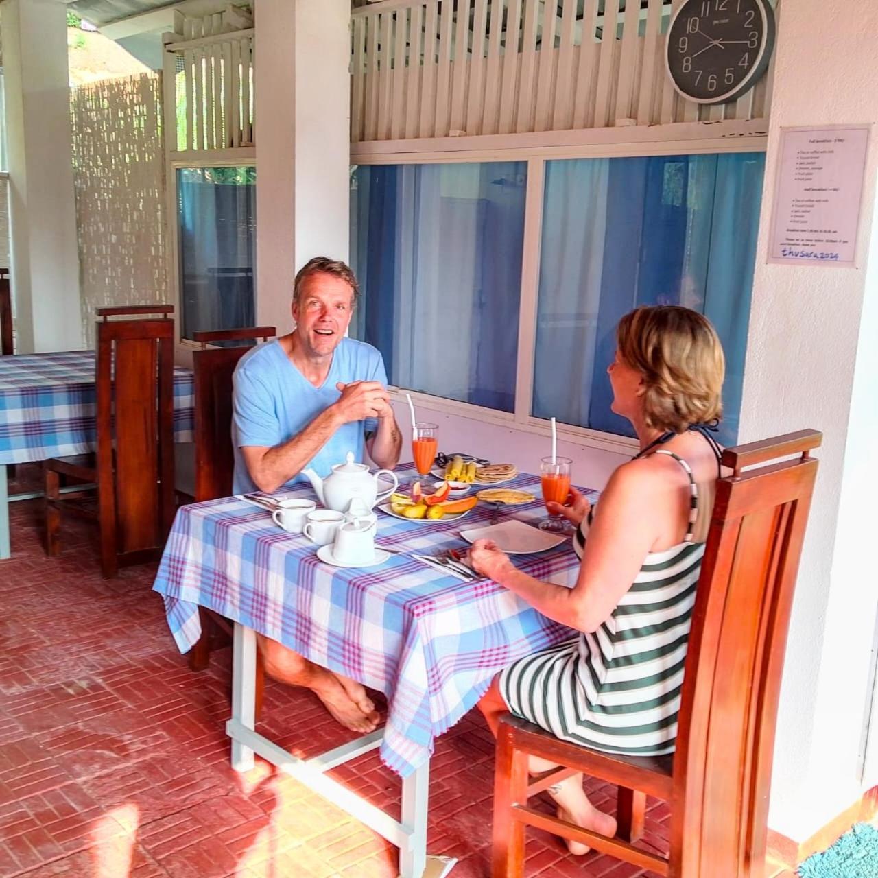 Thusara Guesthouse Mirissa Buitenkant foto