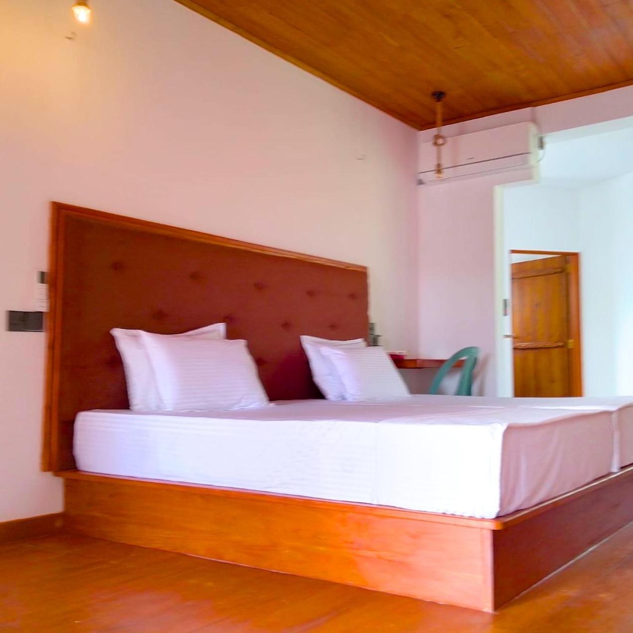 Thusara Guesthouse Mirissa Buitenkant foto