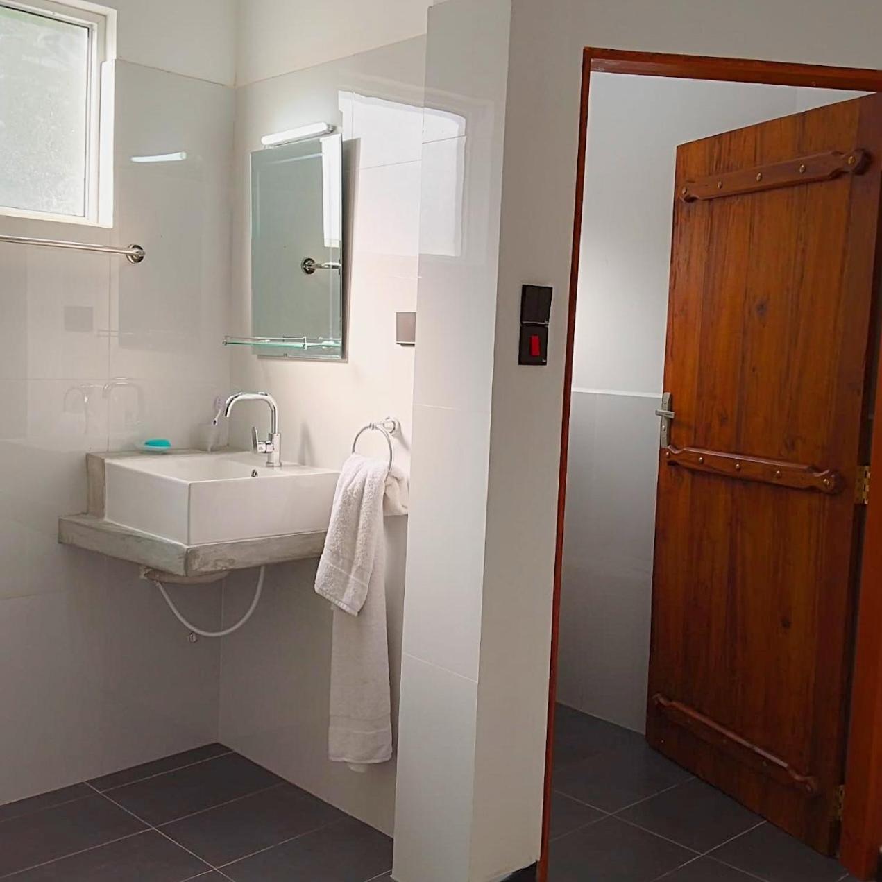 Thusara Guesthouse Mirissa Buitenkant foto