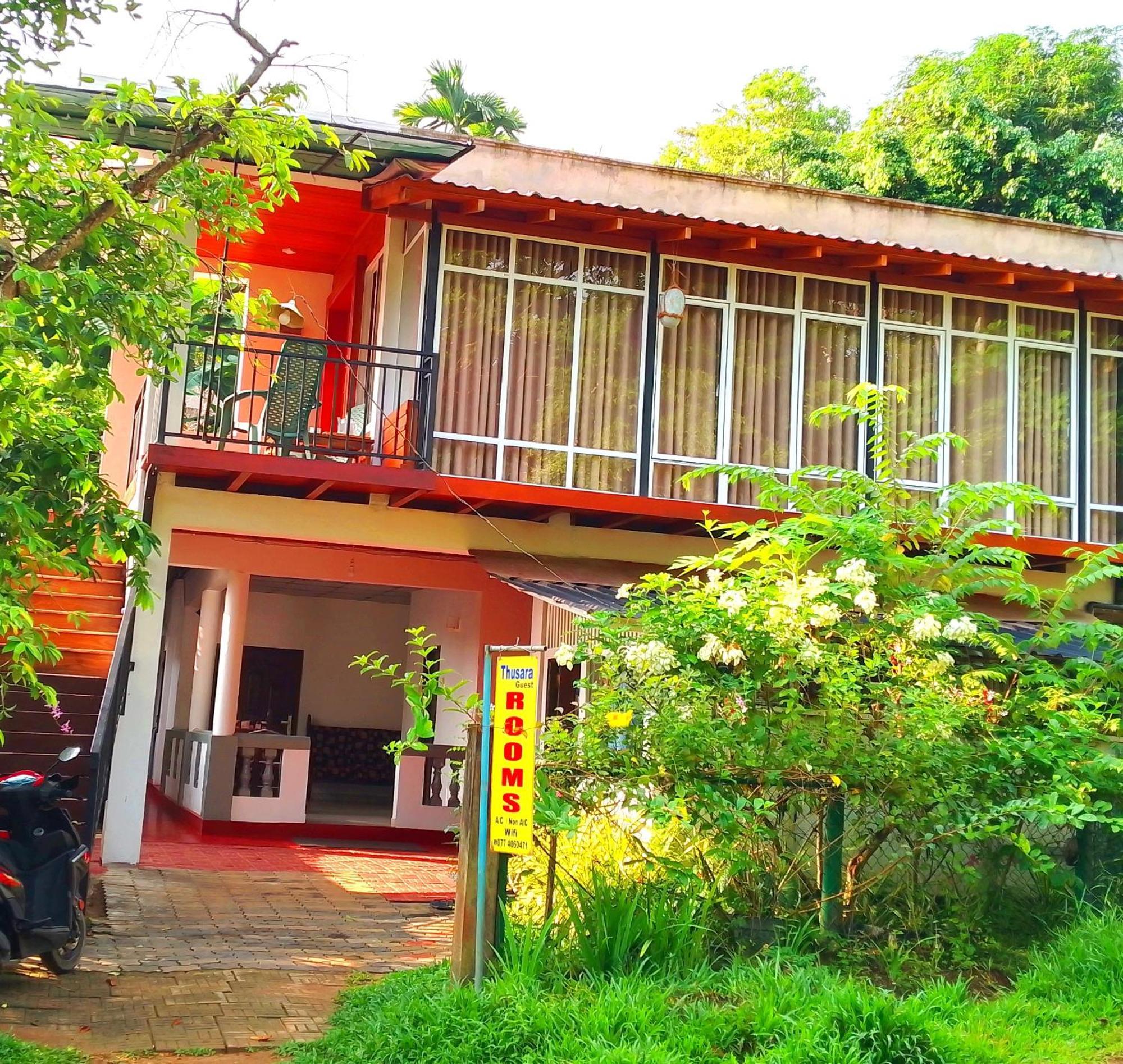 Thusara Guesthouse Mirissa Buitenkant foto