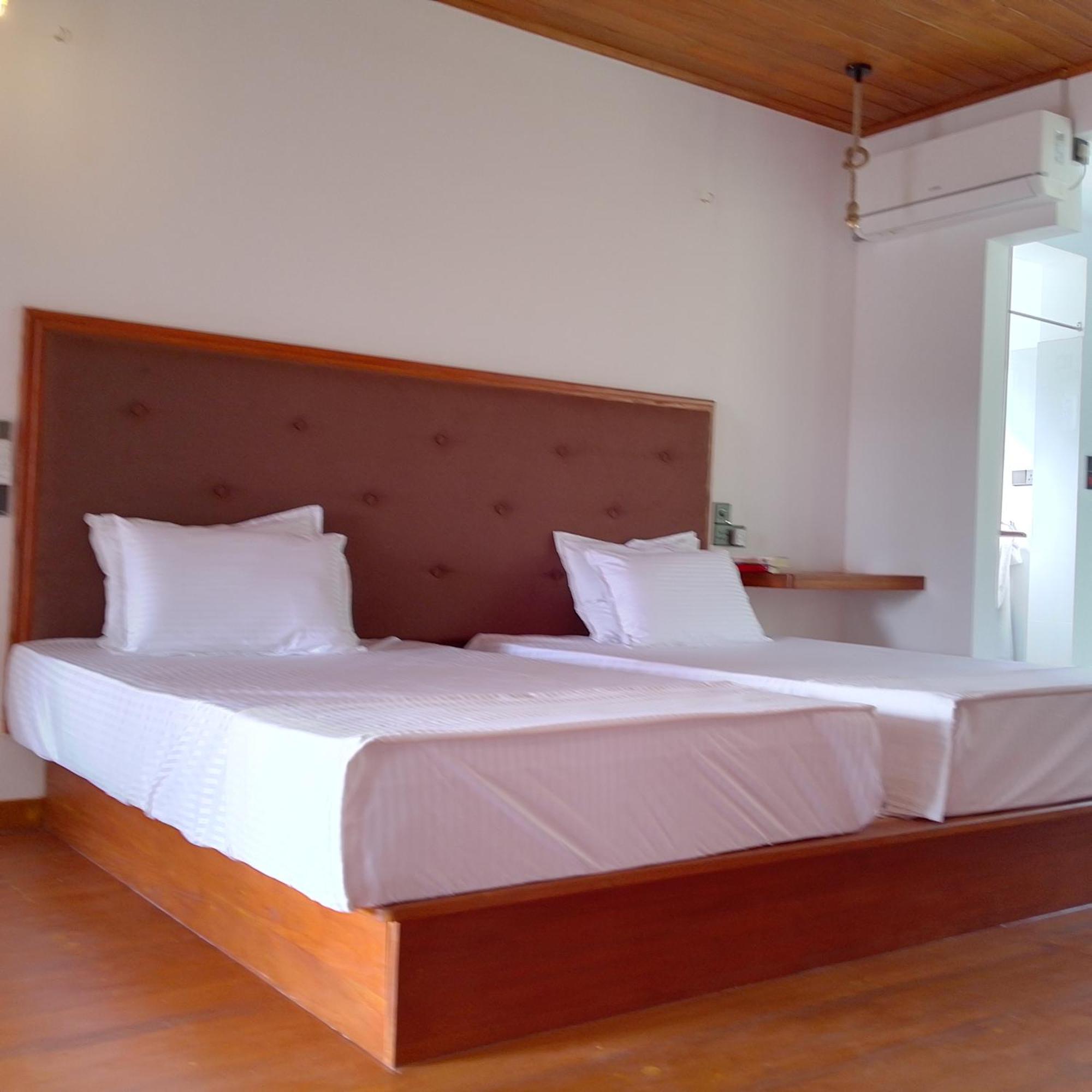 Thusara Guesthouse Mirissa Buitenkant foto