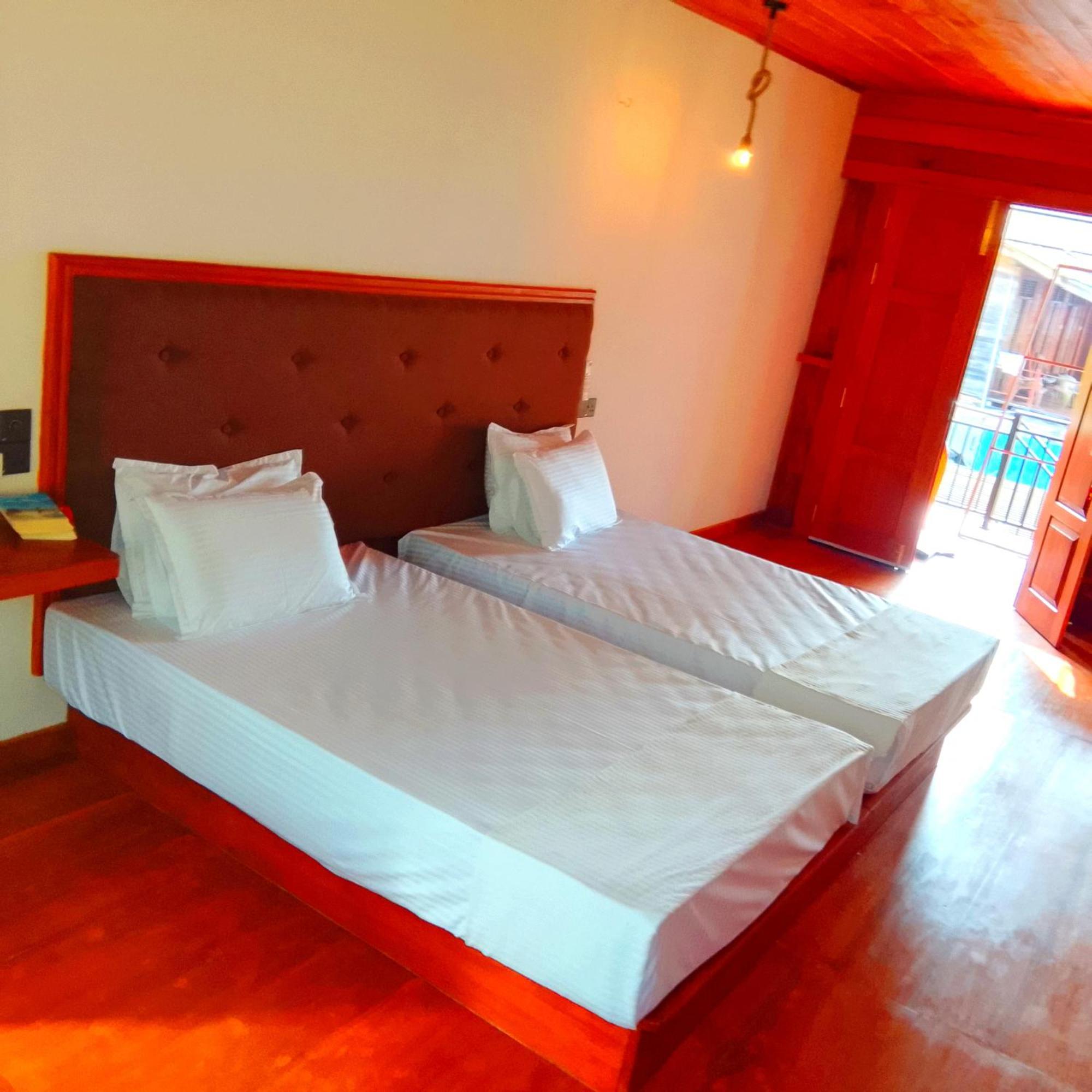 Thusara Guesthouse Mirissa Buitenkant foto
