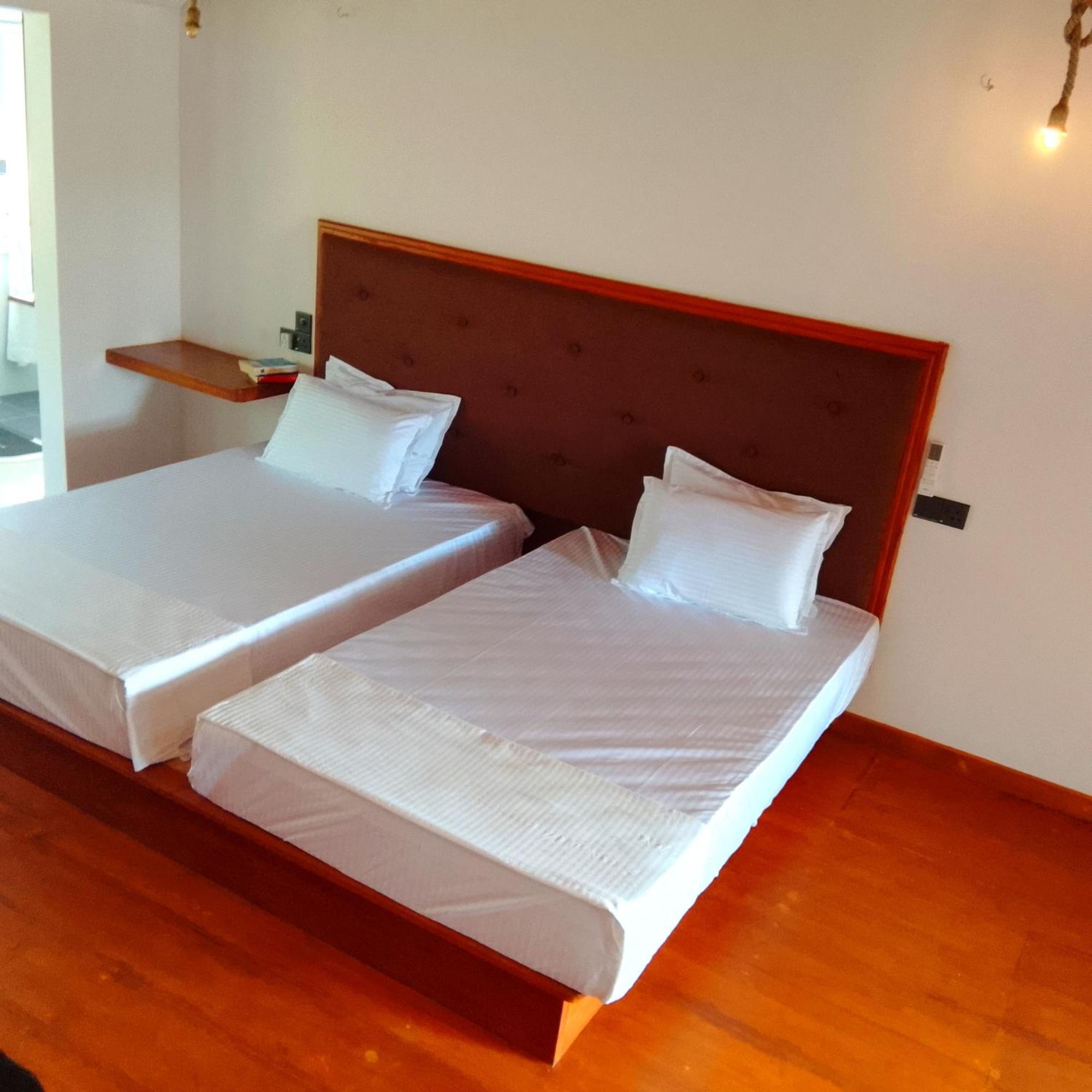Thusara Guesthouse Mirissa Buitenkant foto
