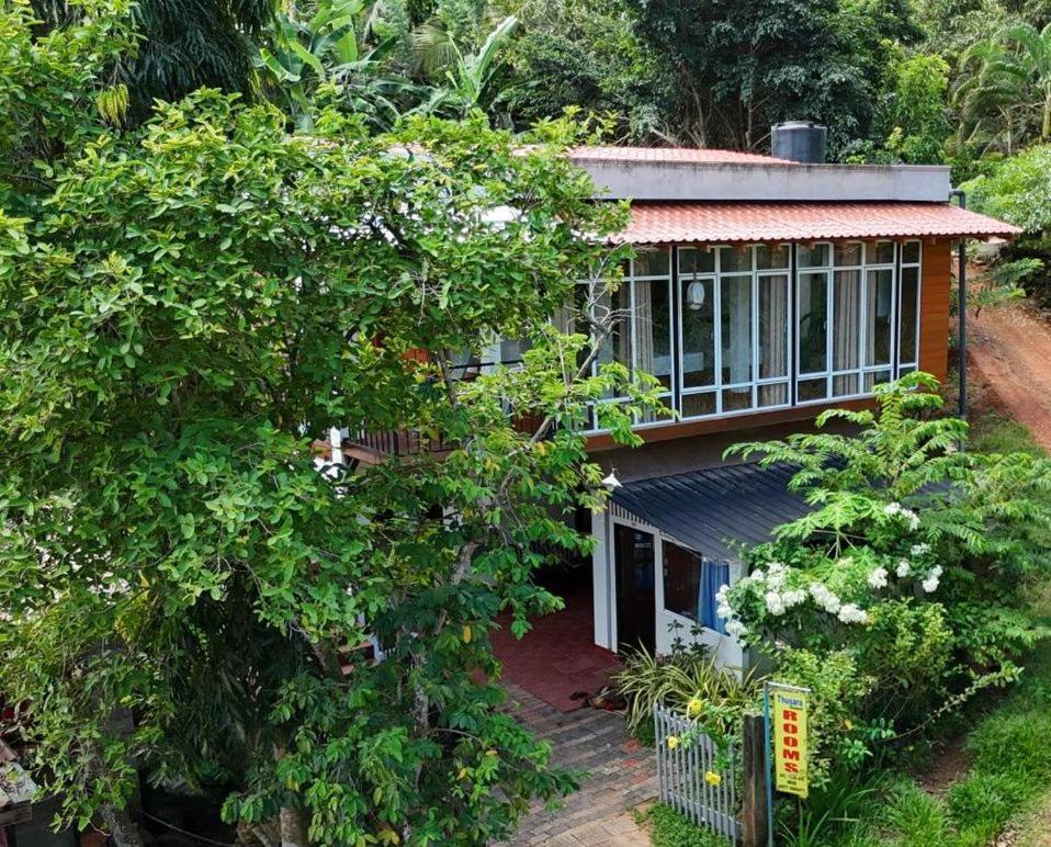 Thusara Guesthouse Mirissa Buitenkant foto