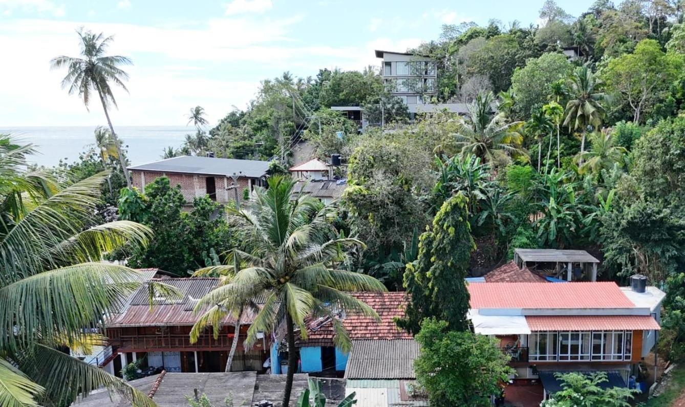 Thusara Guesthouse Mirissa Buitenkant foto