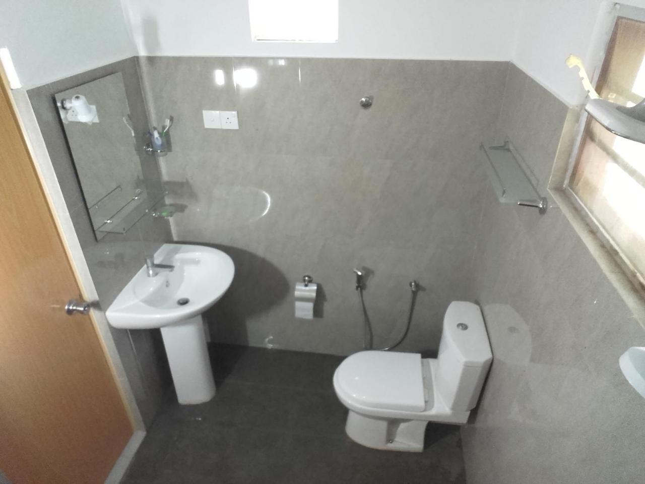 Thusara Guesthouse Mirissa Buitenkant foto