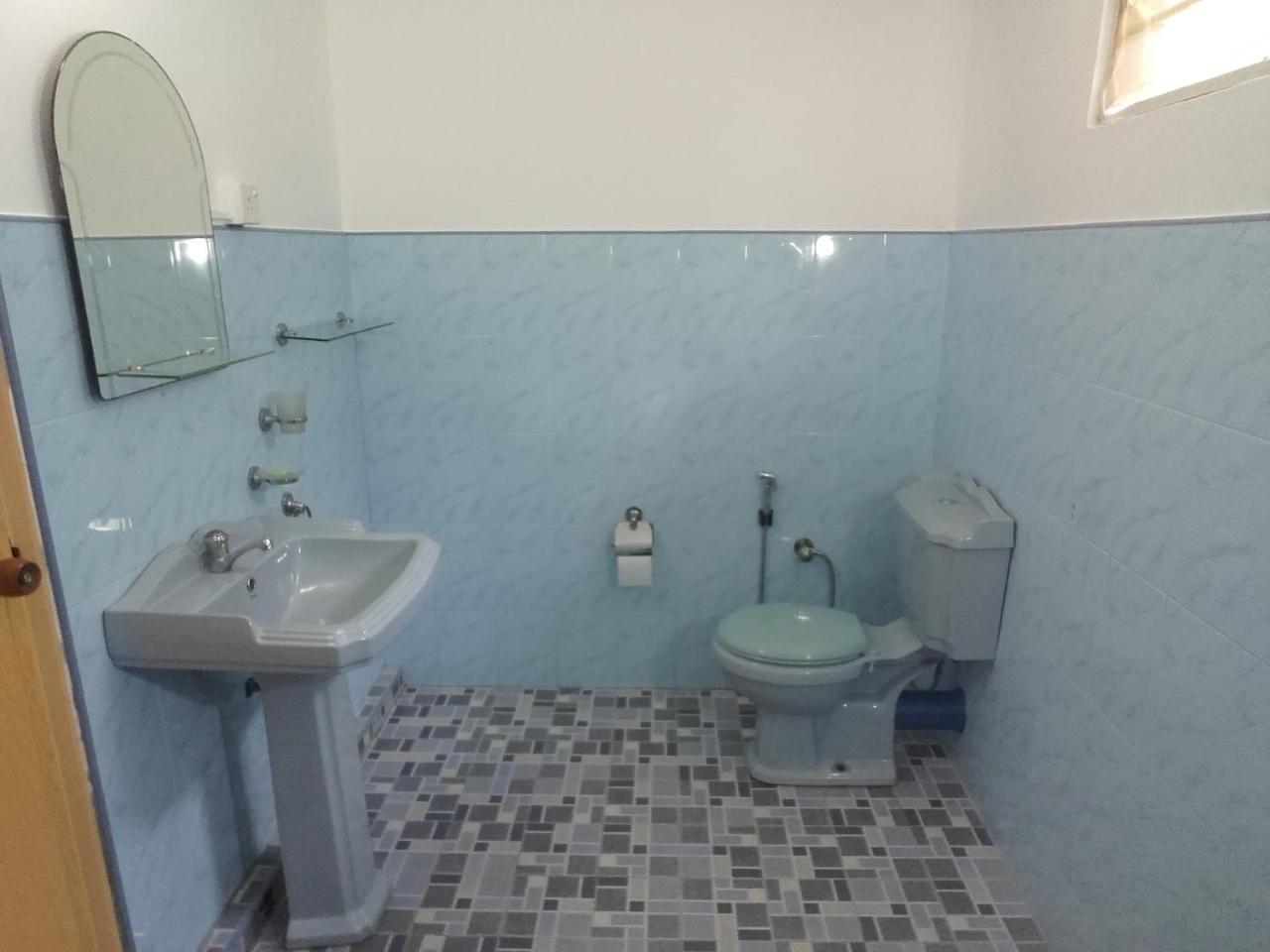 Thusara Guesthouse Mirissa Buitenkant foto